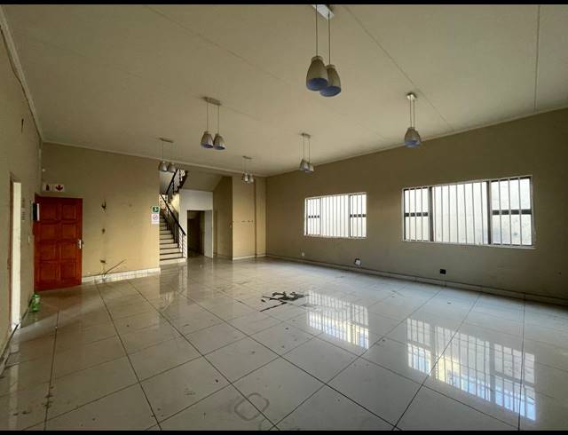 667M² WAREHOUSE TO LET IN HALFWAY HOUSE